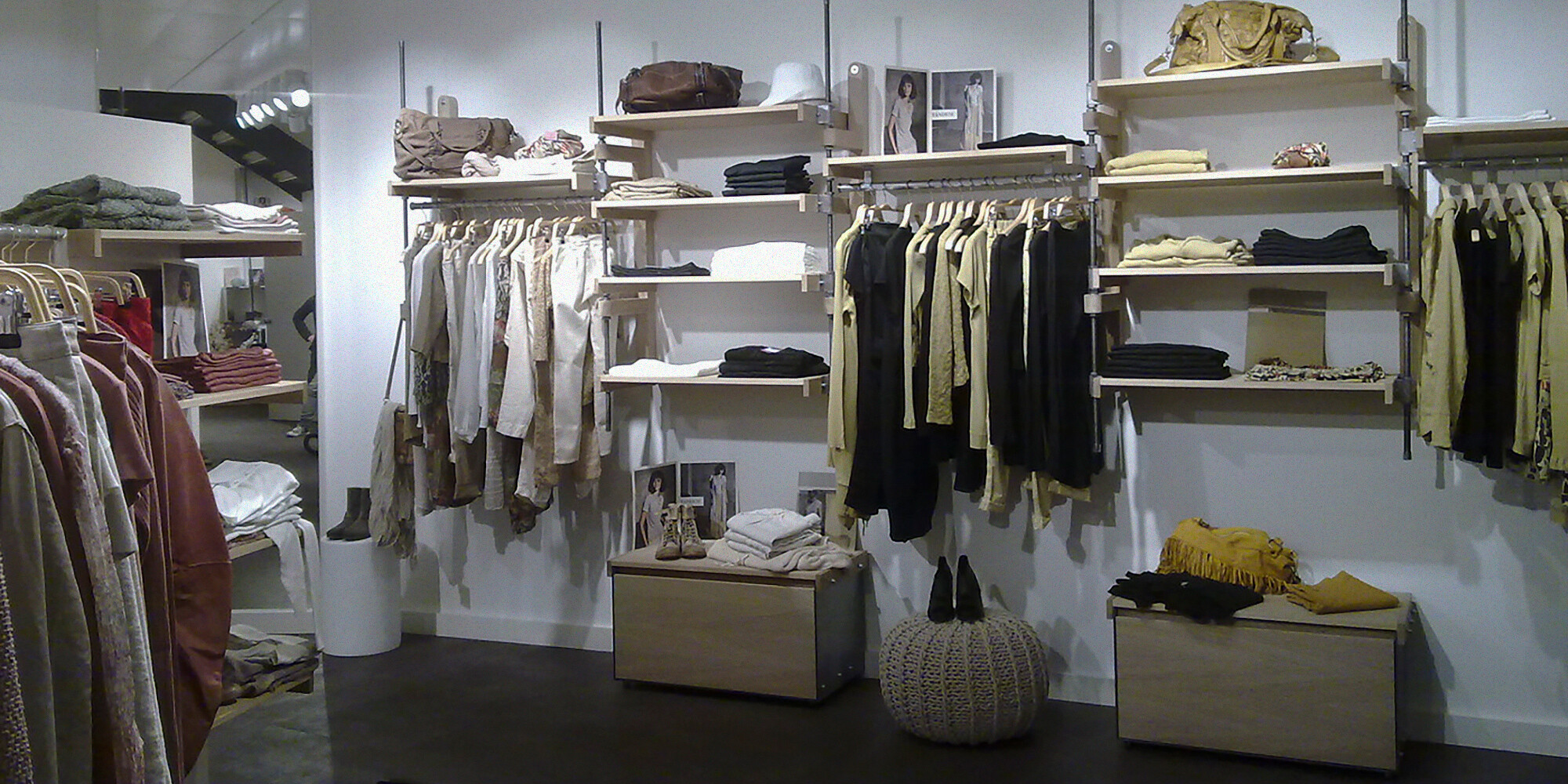 Allestimento negozio abbigliamento Transit Par Such