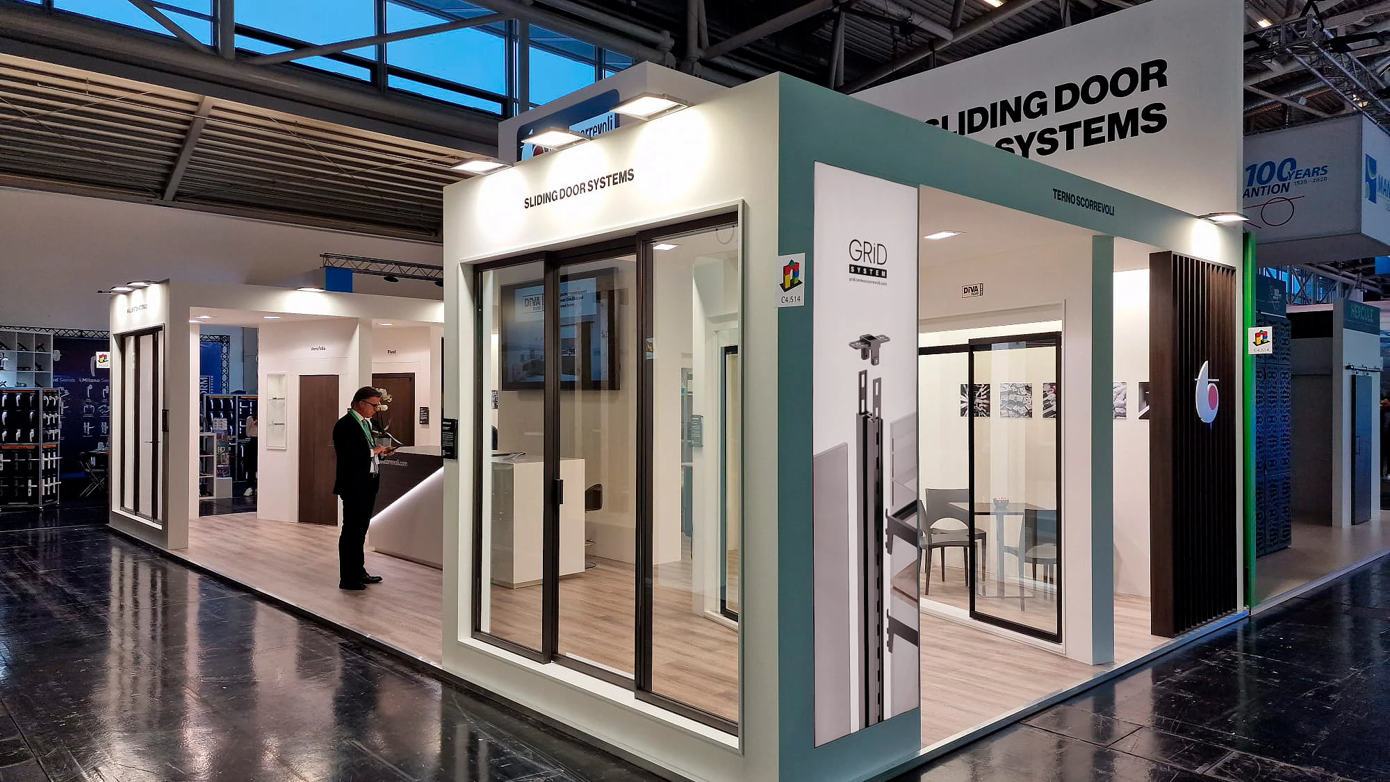 Allestimento stand fieristico BAU - Terno Scorrevoli
